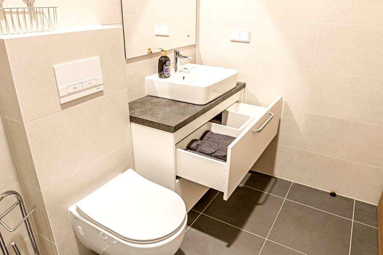 Modern 1Bd Apartment In Old Town By Hostlovers Каунас Екстериор снимка