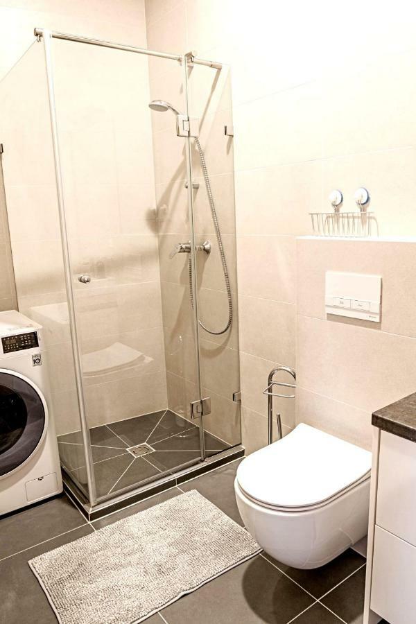 Modern 1Bd Apartment In Old Town By Hostlovers Каунас Екстериор снимка