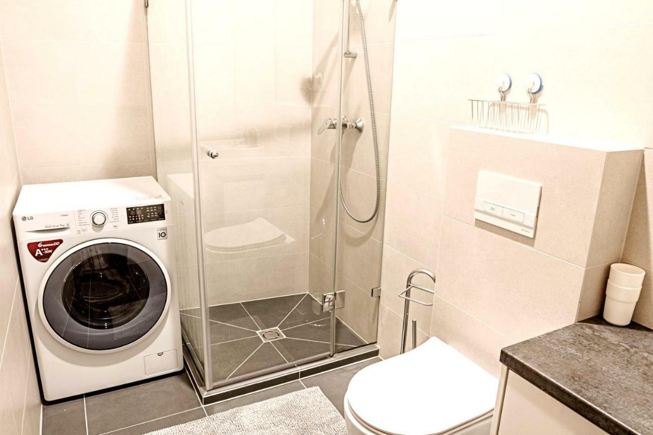 Modern 1Bd Apartment In Old Town By Hostlovers Каунас Екстериор снимка